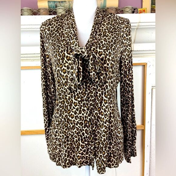 Charter Club tie neck leopard print stretch blouse w/amazing buttons🐆 - Picture 1 of 10
